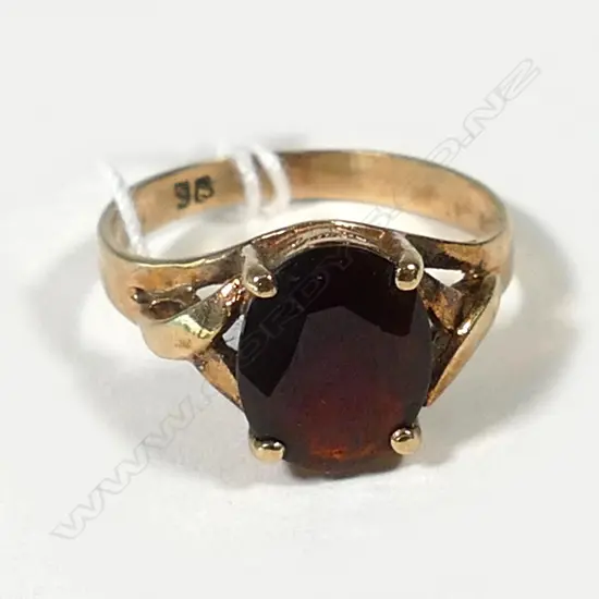 9CT GARNET RING 2.85GMS