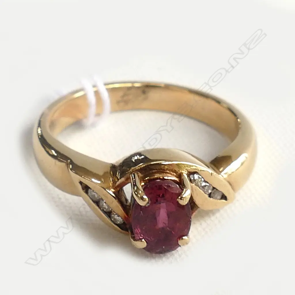 9CT TOURMALINE ? & DIAMOND RING Image 1++