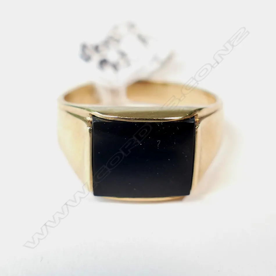 9CT ONYX GENTS SIGNET RING Image 1++