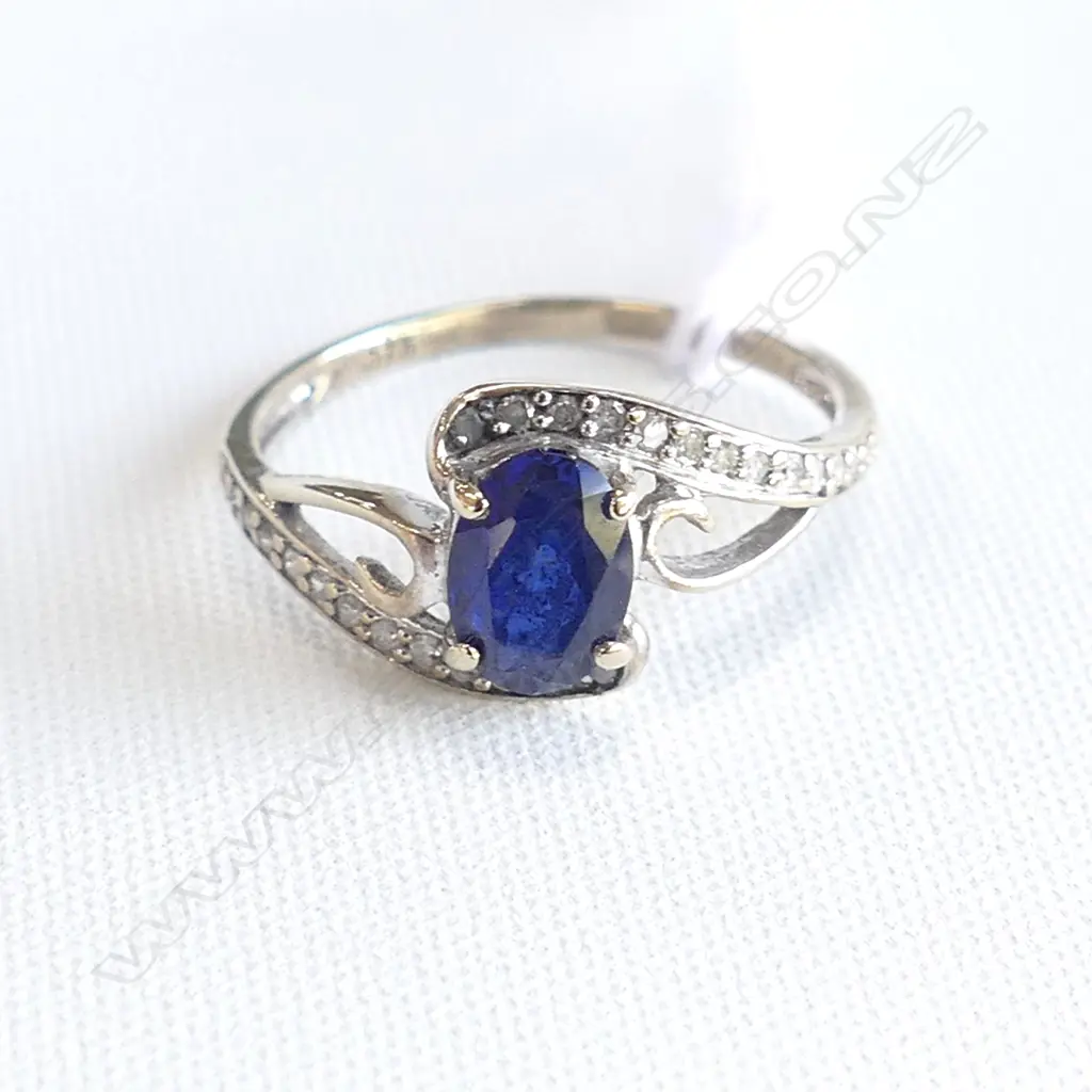 9CT SAPPHIRE & DIAMOND RING Image 1++