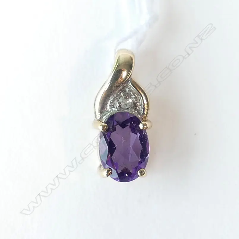AMETHYST & SMALL DIAMOND 9CT PENDANT Image 1++