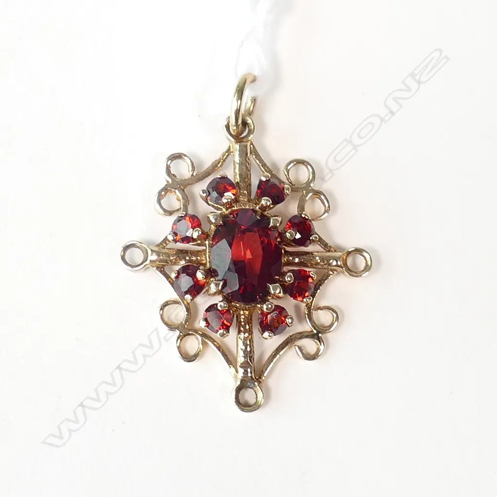 9CT GOLD & GARNET PENDANT Image 1++