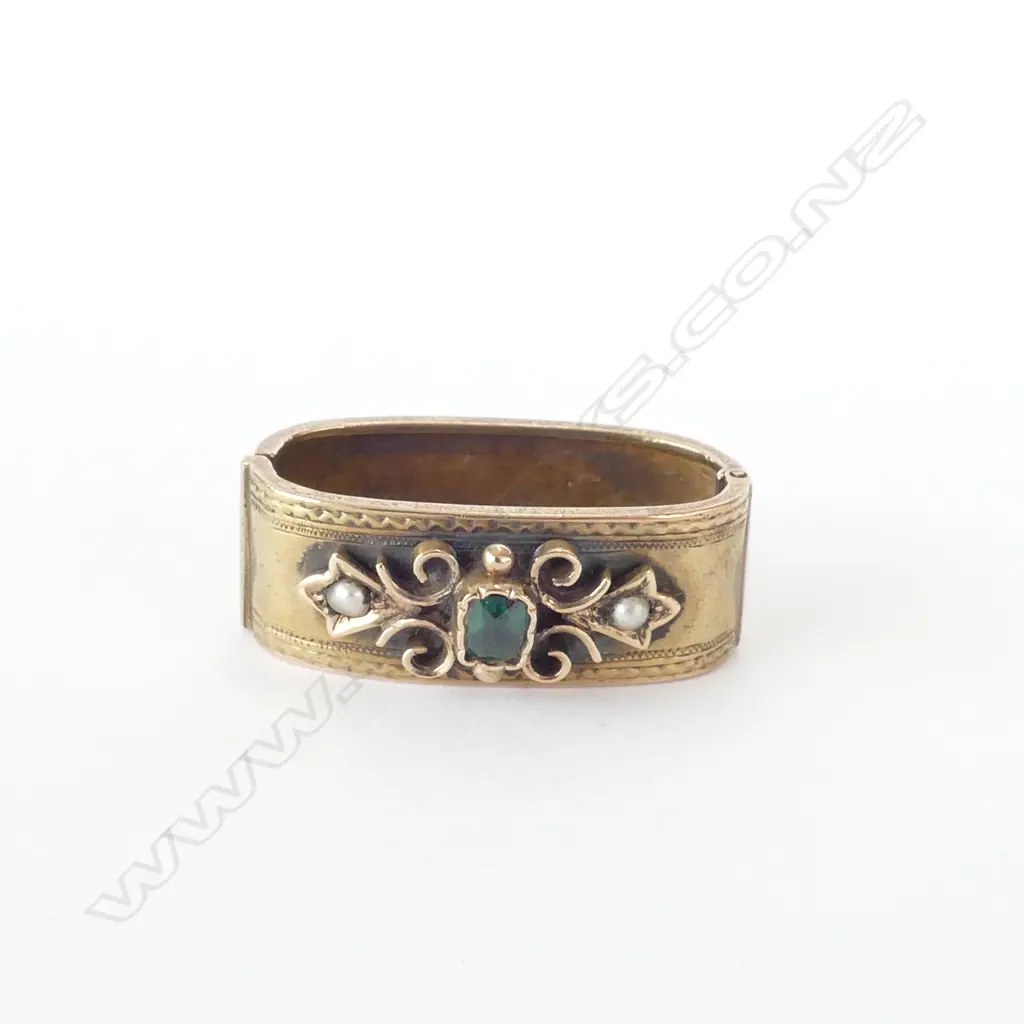 19THC GOLD PLATE EMERALD AND PEARL SCARF CLIP Image 1++