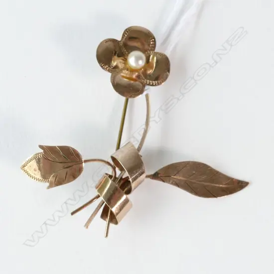 9CT GOLD FLORAL BROOCH 1 PEARL 3.95GM