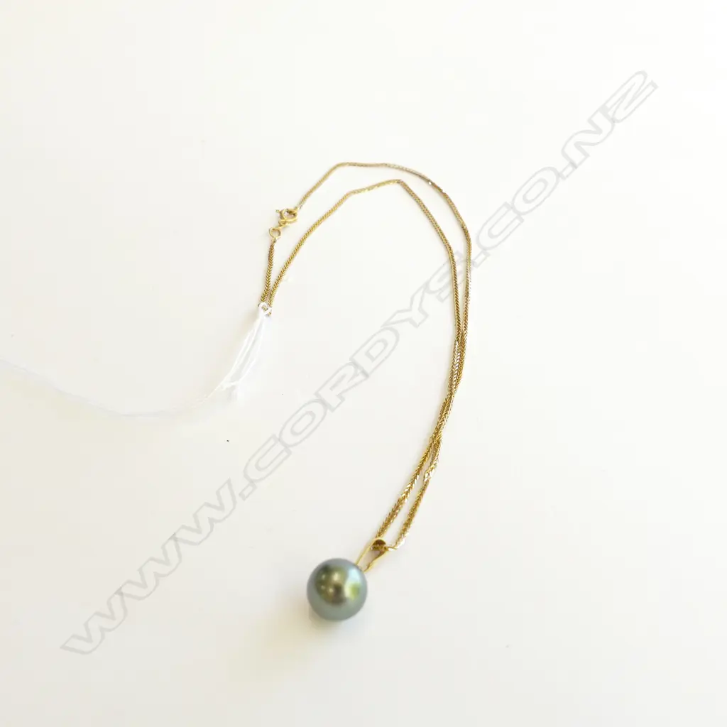 BLACK PEARL PENDANT 14CT GOLD BALE WITH 18CT GOLD CHAIN Image 1++
