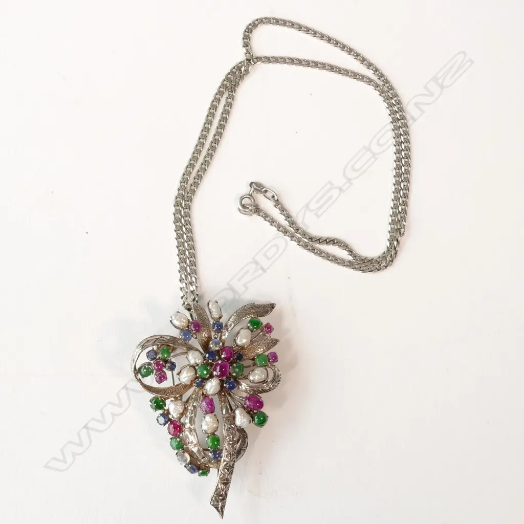 SILVER GEM SET PENDANT & CHAIN Image 1++