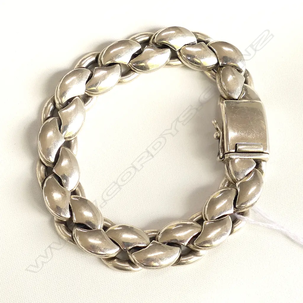 HEAVY SILVER FLAT LINK BRACELET, PUSH CLASP WITH SAFETY. 116gm, Image 1++