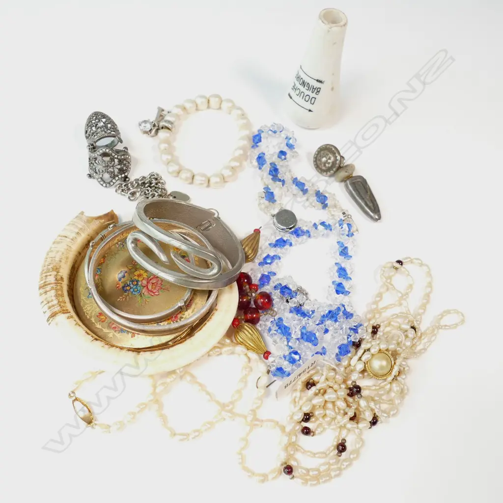 ASSORTED JEWELLERY INCL SILVER BANGLES SEED PEARLS ETC Image 1++