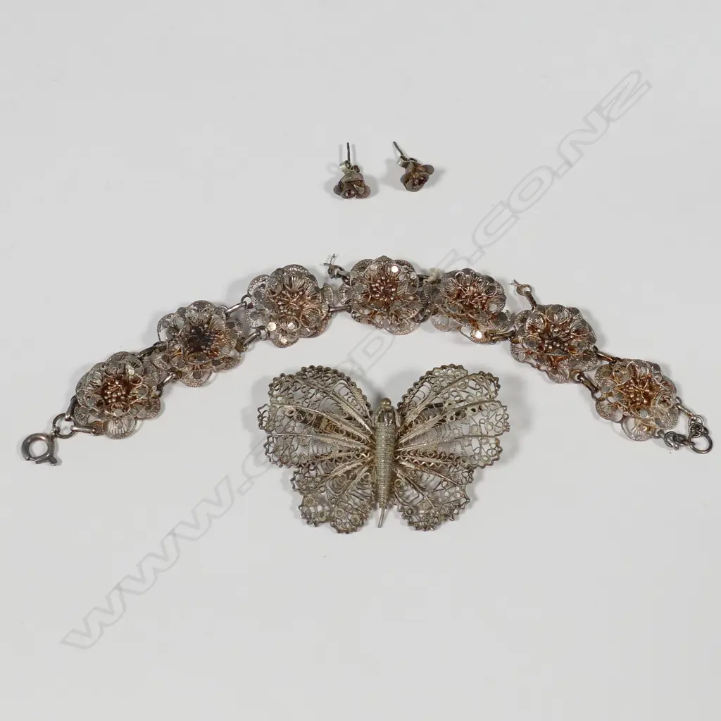 ANTIQUE FILLIGREE BROOCH, BRACELET (AF)  & STUD EARRINGS Image 1++