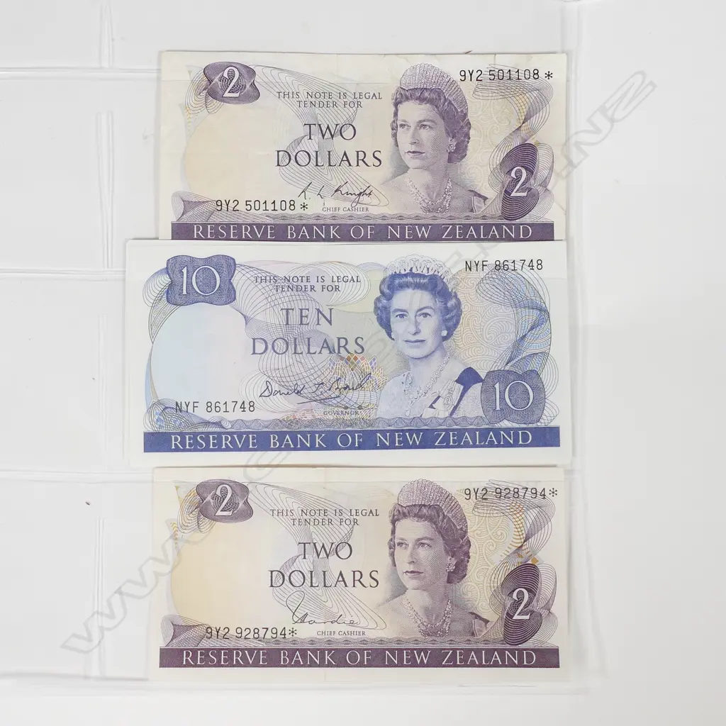 10 NZ BANK NOTES - EIGHT $10 CONSECUTIVE + TWO $2 NOTES Image 1++