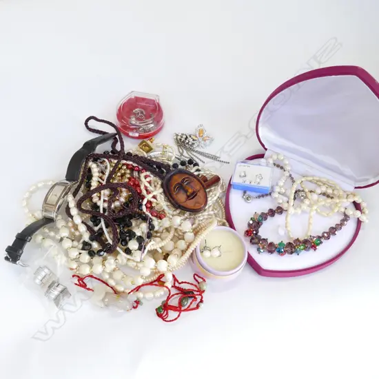 BOX LOT COSTUME JEWELLERY
