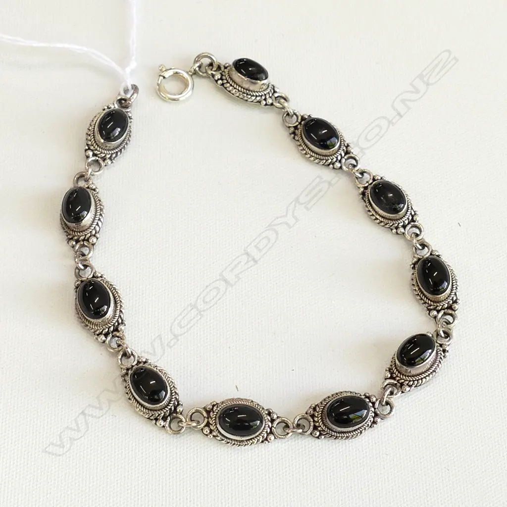 SILVER AND ONYX BRACELET Image 1++