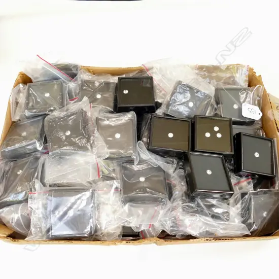 LOT NUMEROUS CZ GEMS