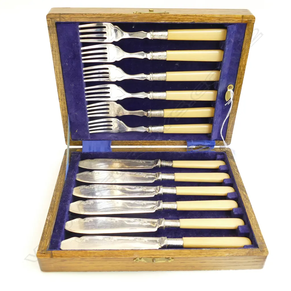 WOODEN CASED 1920S SET OF SILVER PLATE FISH SERVICE FOR 6 (19029) Image 1++