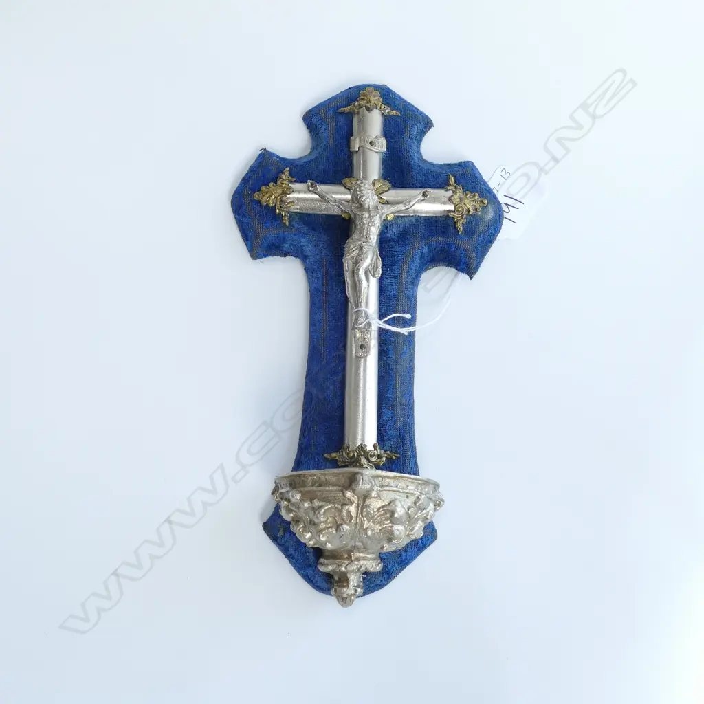 METAL AND VELVET CRUCIFIX Image 1++