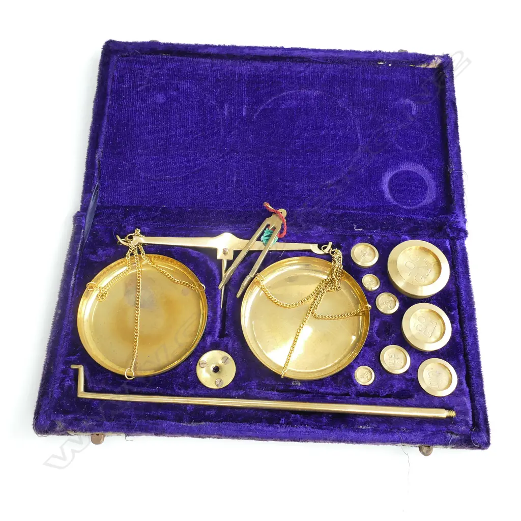CASED SET OF JEWELERS SCALES  Image 1++