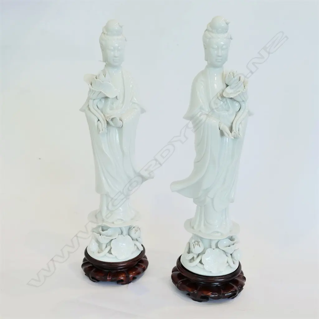 PAIR WHITE PORCELAIN LADIES H.360MM + STANDS Image 1++