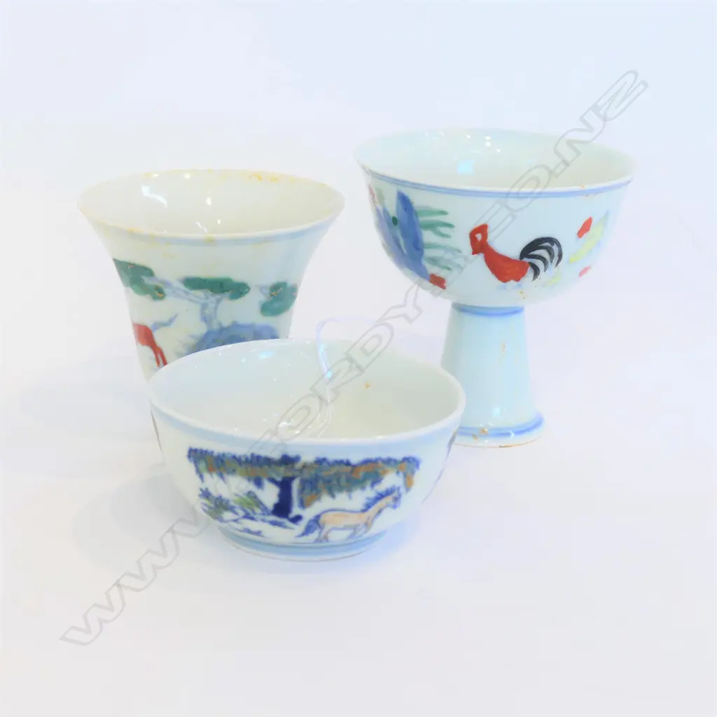 3 CHINESE PCES; HORSES BOWL, HORSES BEAKER, FOOTED CHICKEN BOWL SMALL CHIP Image 1++
