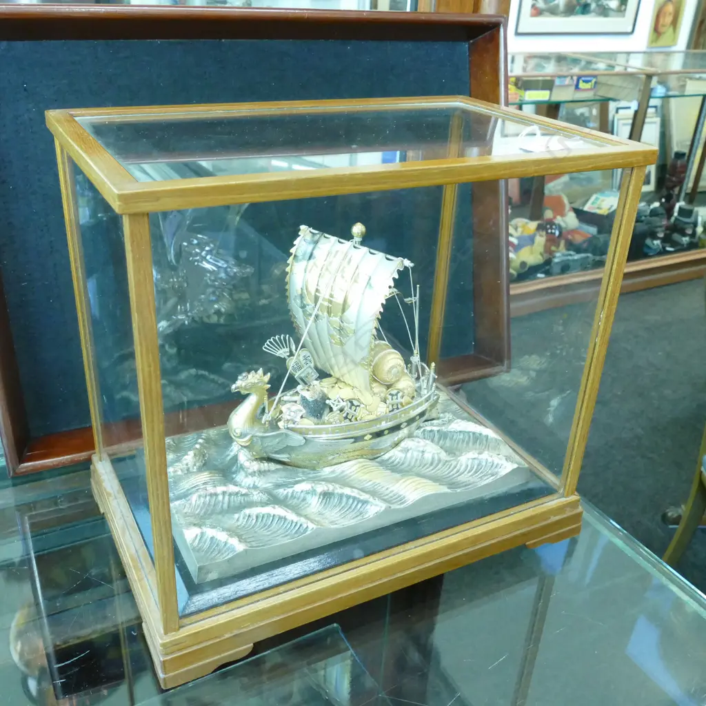 JAPANESE SILVER  SHIP MODEL IN DISPLAY CASE W. 305MM Image 1++