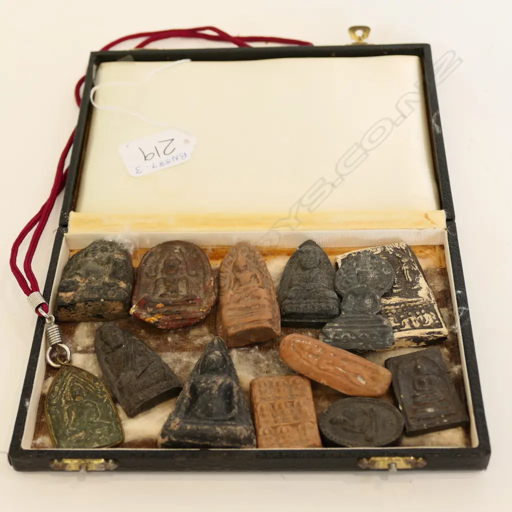 BOX OF VINTAGE BUDDHA PLAQUES Image 1++