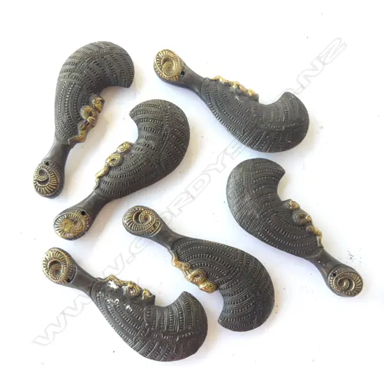 SIX SMALL BRONZE TAIAHAS, H. 135MM