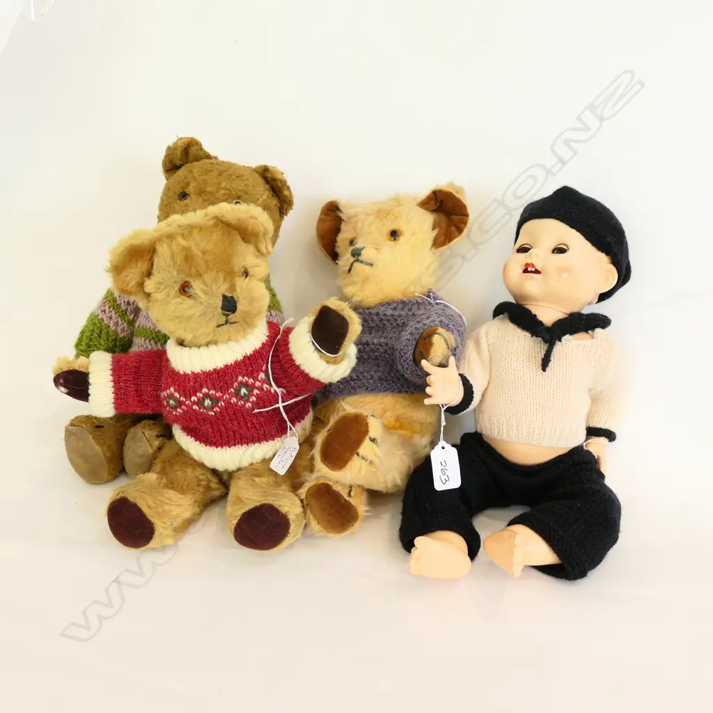 3 TEDDY BEARS - 1 PEDIGREE TAGGED - ENGLISH PEDIGREE DOLL MARKED ON BACK Image 1++