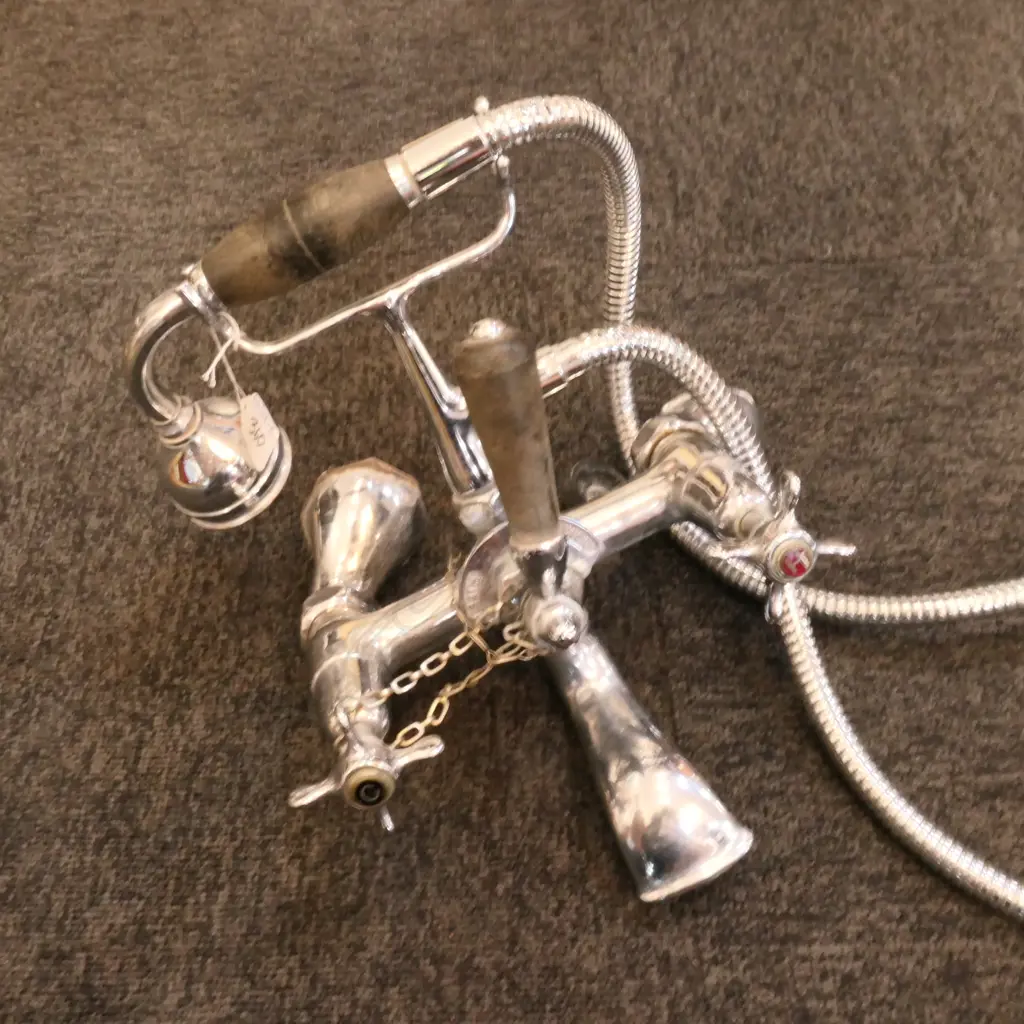 VINTAGE CHROME BATH/SHOWER TAP FITTING Image 1++