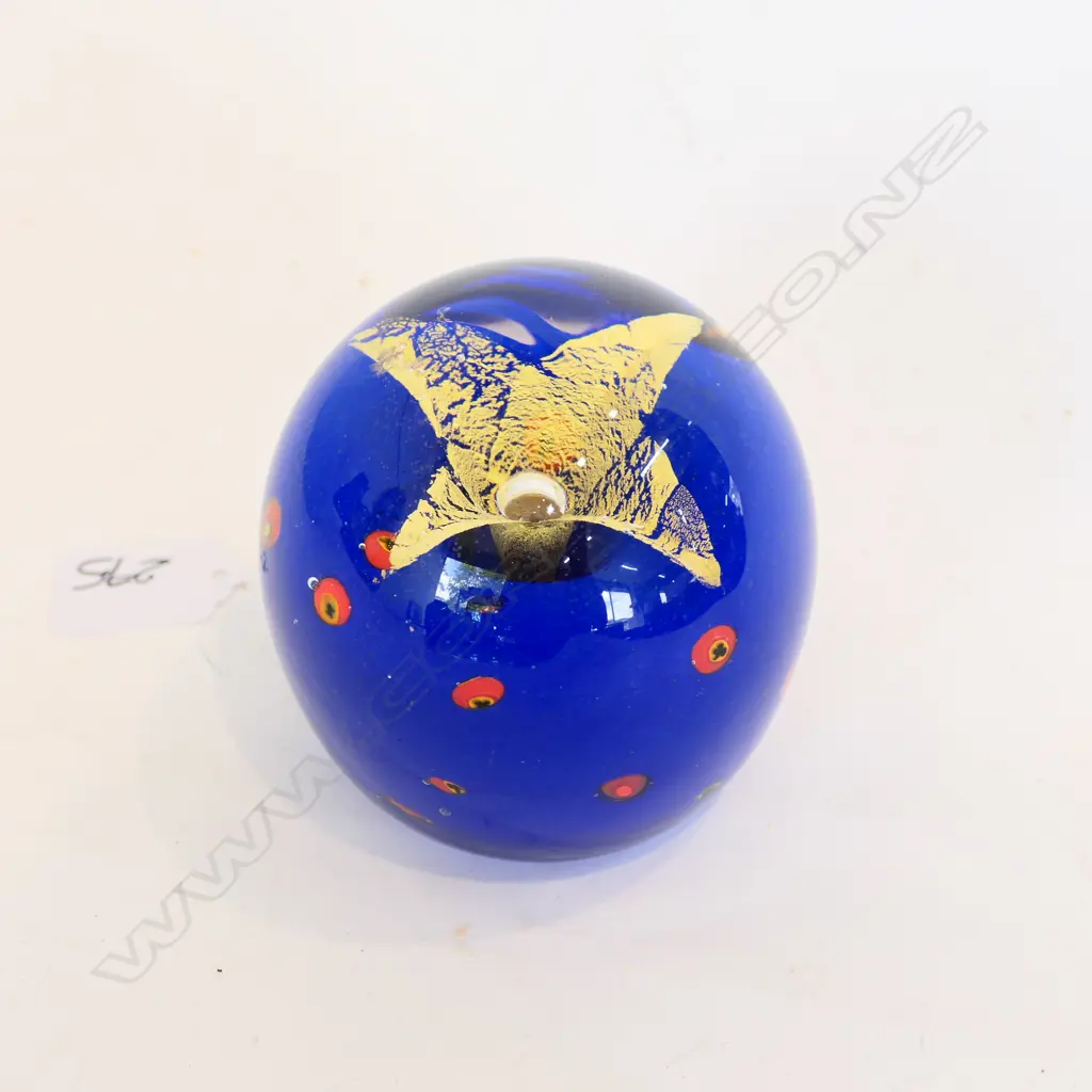 GARY NASH SIGNED PAPERWEIGHT 90MM H Image 1++