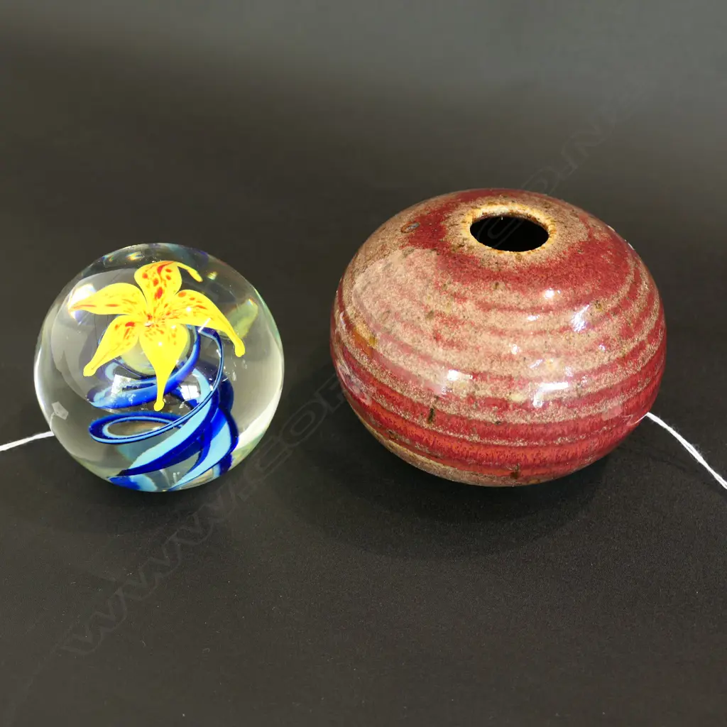 NZ STUDIO POTTERY VASE + NZ ART GLASS PAPERWEIGHT SGD SHRODER Image 1++