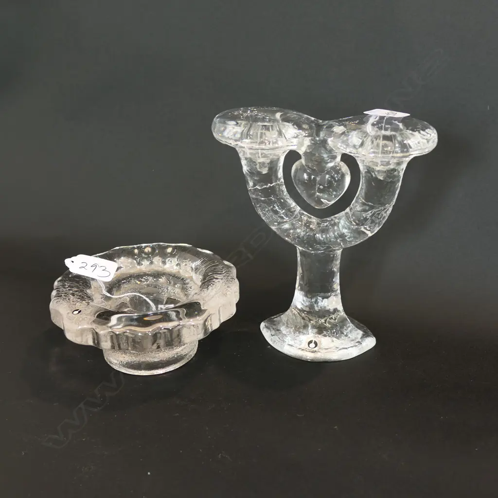 TWO SCANDANAVIAN ART GLASS CANDLESTICK HOLDERS, H. 60 & 160MM Image 1++