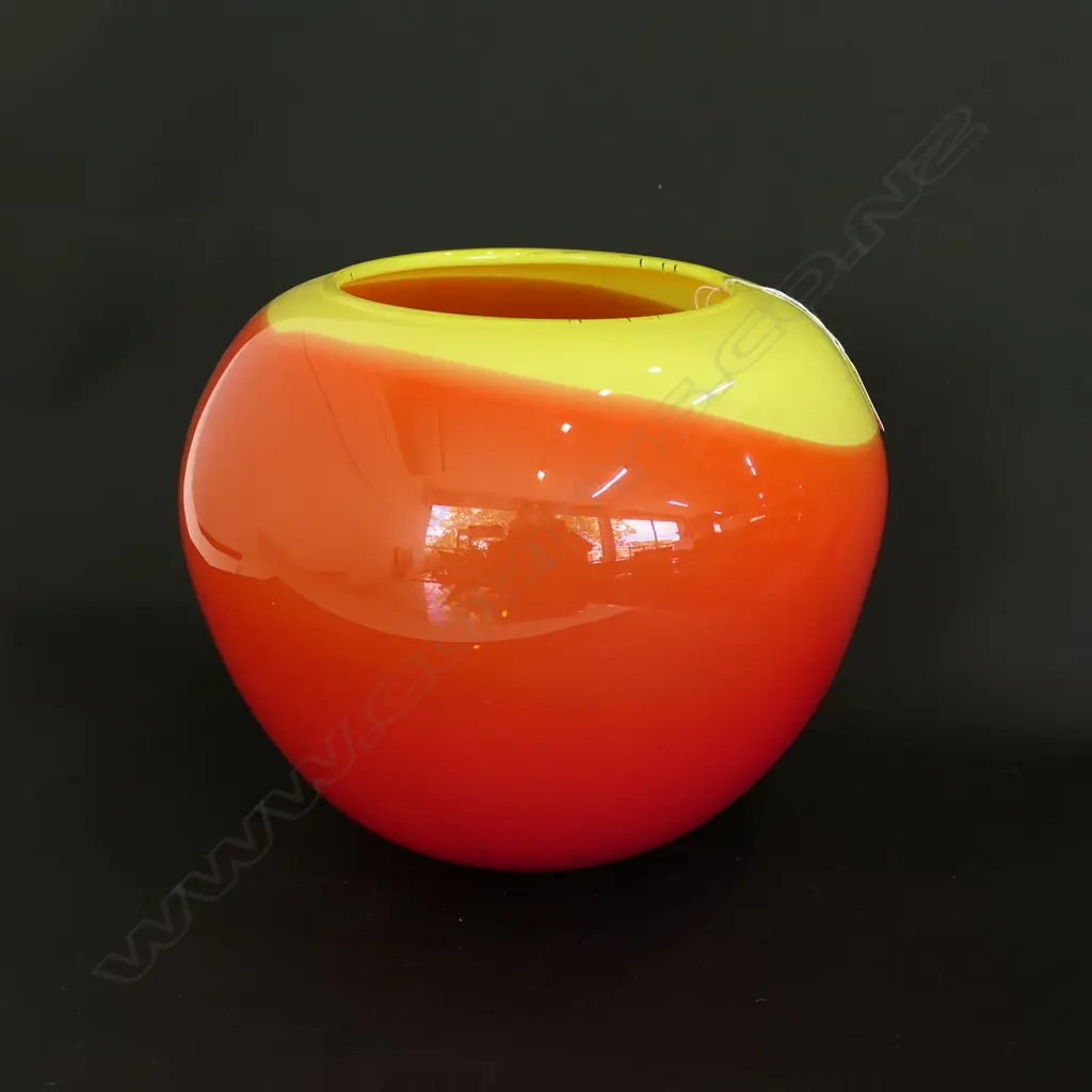 GARRY NASH LGE VASE RED/ORANGE & YELLOW H.220mm Image 1++