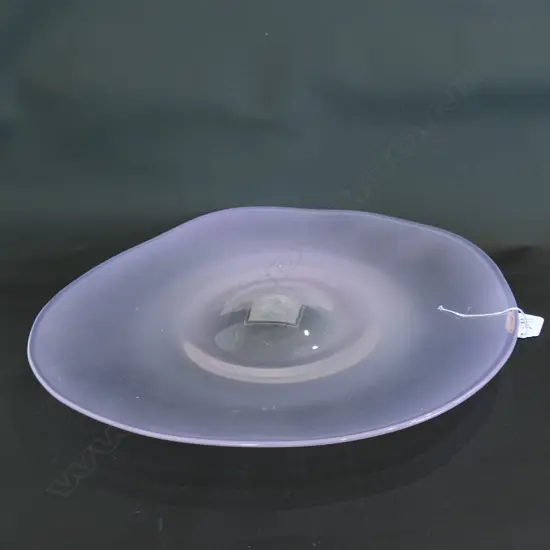 NZ SIMPSON ART GLASS SHAPED FLAT DISH MAUVE '84