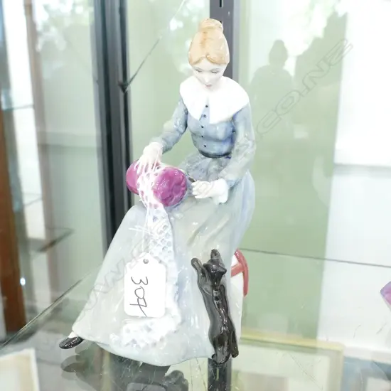 ROYAL DOULTON BOXED FIGURINE DOROTHY 190MM H