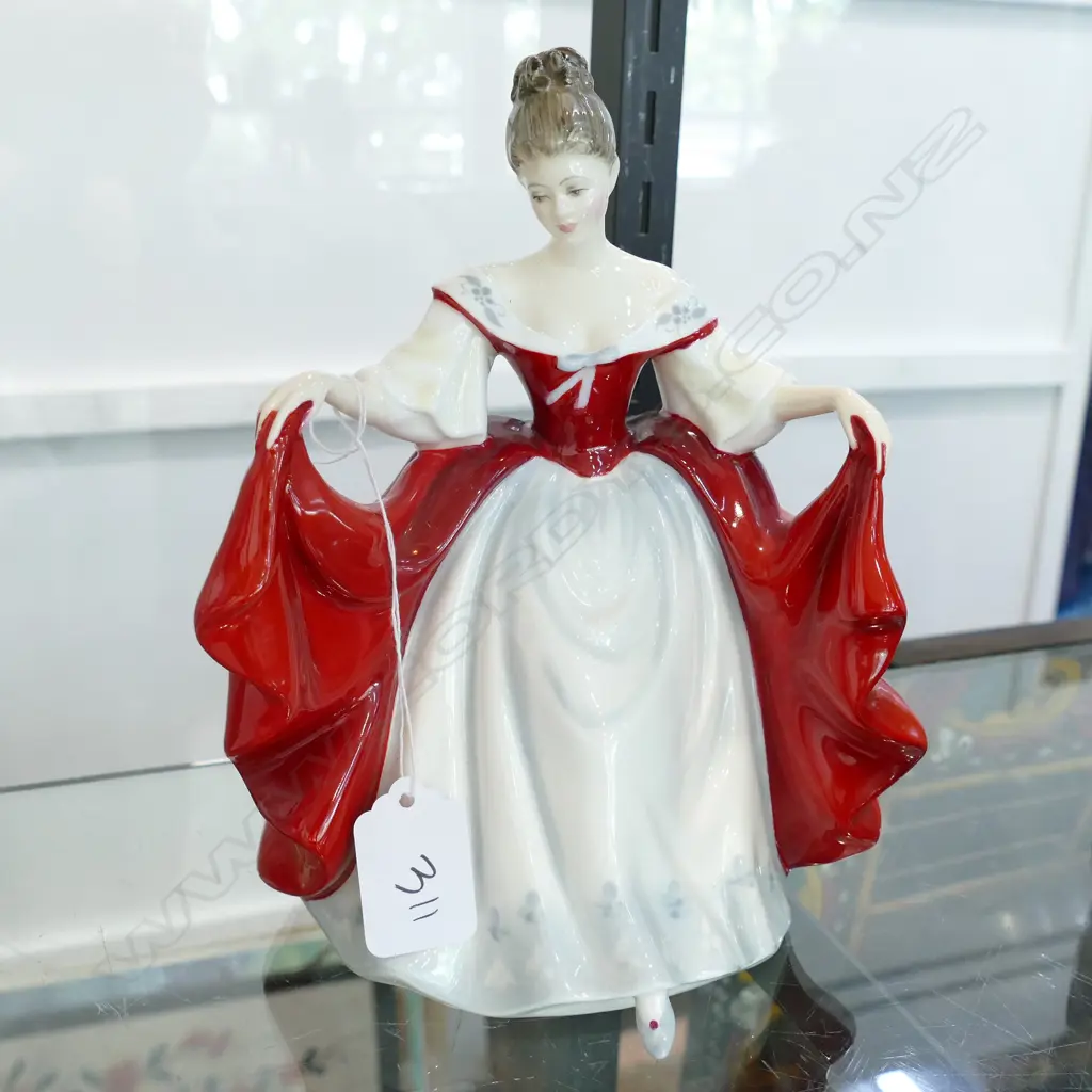 ROYAL DOULTON BOXED FIGURINE SARA 200MM H Image 1++