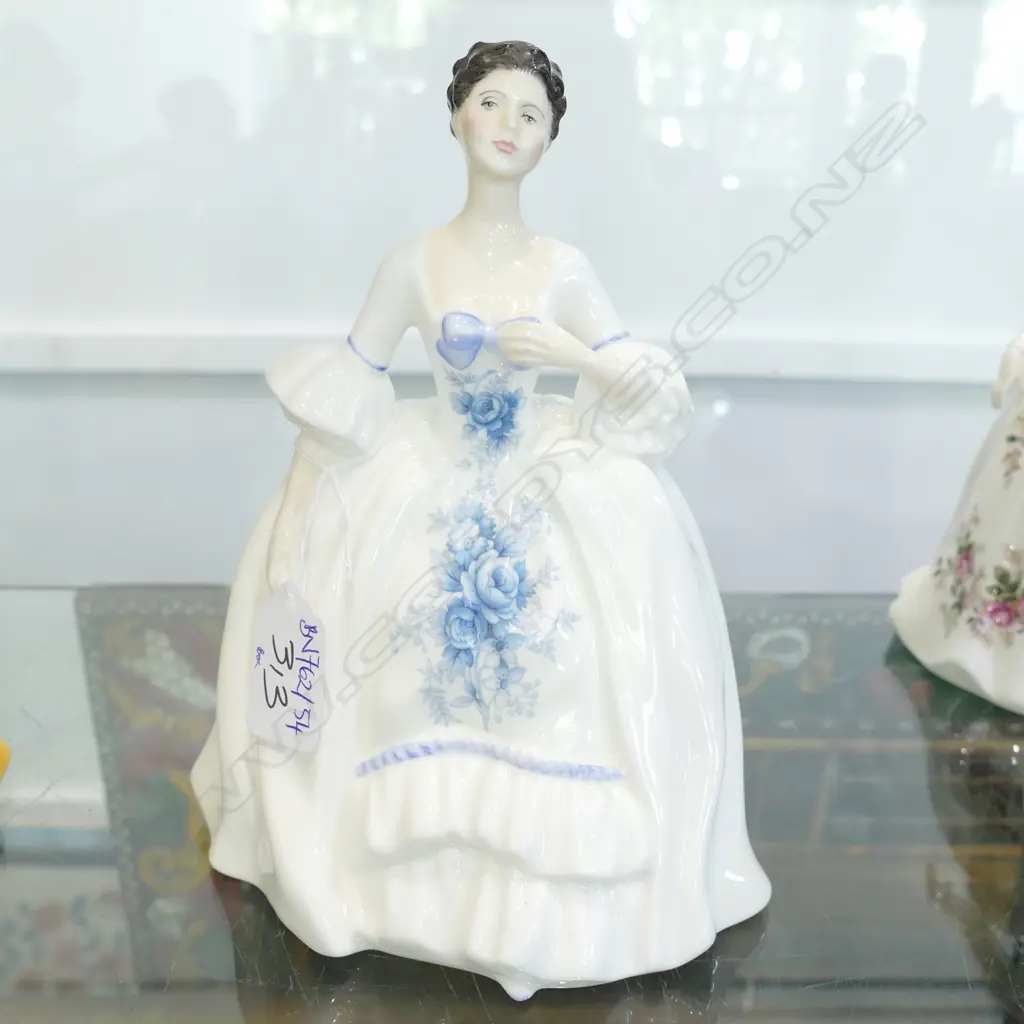 ROYAL DOULTON FIGURINE KELLY 200MM H BOXED Image 1++