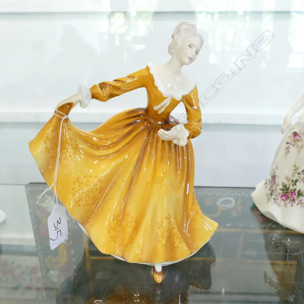 ROYAL DOULTON BOXED FIGURINE KIRSTY 200MM H Image 1++