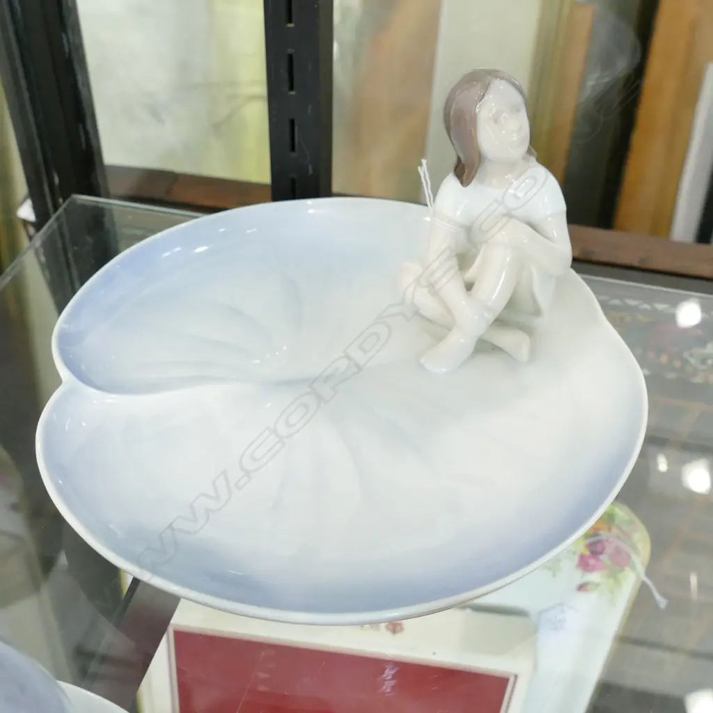 ROYAL COPENHAGEN GIRL ON LILYPAD 180MM L Image 1++