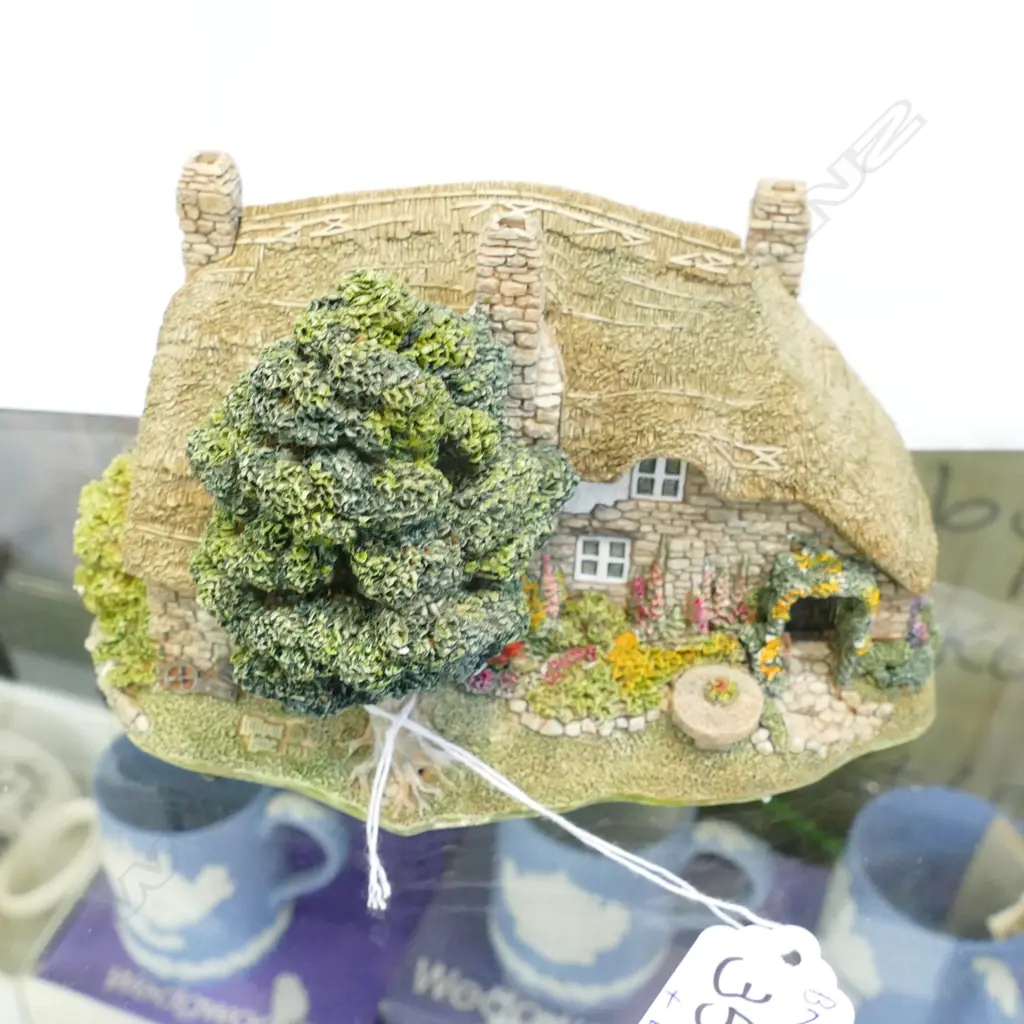 LILLIPUT OLD MOTHER HUBBARD, BOXED Image 1++
