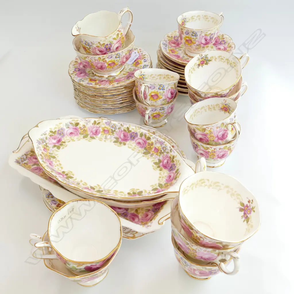 44 PCE ROYAL ALBERT 'SERENA' TEA SERVICE INCL; 25 SAUCERS, 12 CUPS, MILK, SUGAR, 5 SANDWICH PLATES,  Image 1++