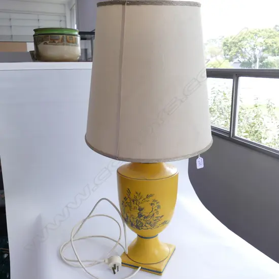 YELLOW EMPIRE STYLE LAMP AF SMALL CHIP TO BASE 750MM H