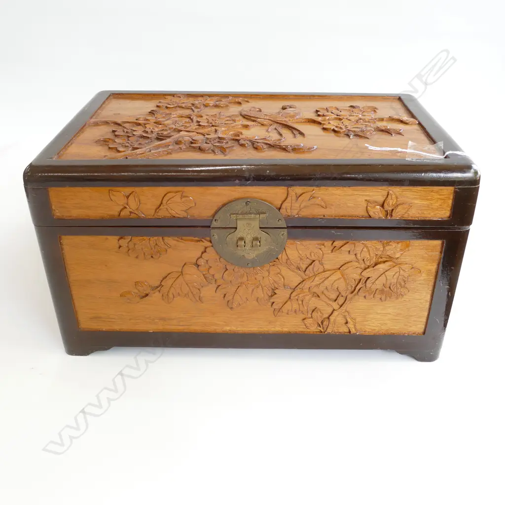 CARVED CAMPHOR JEWELLERY BOX Image 1++