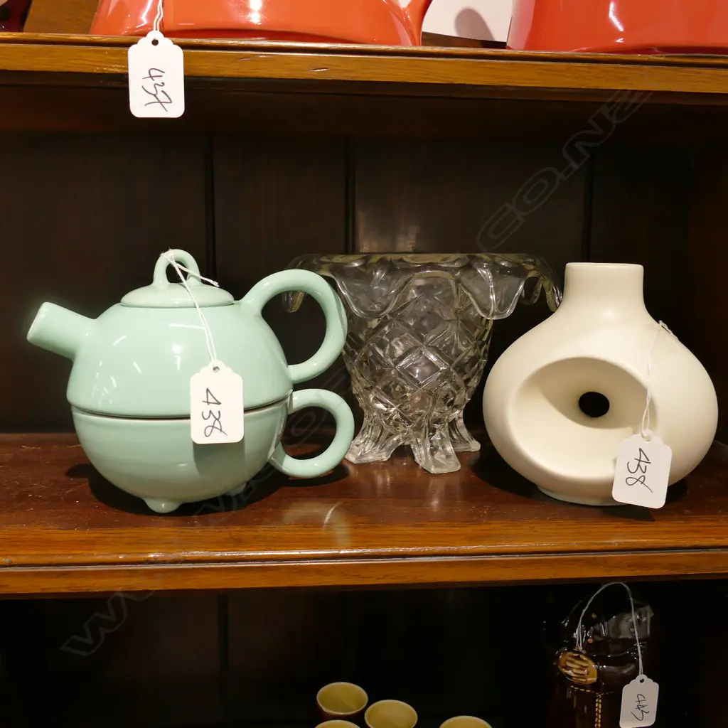 3 items: TEAPOT/CUP + WHITE VASE + GLASS VASE Image 1++