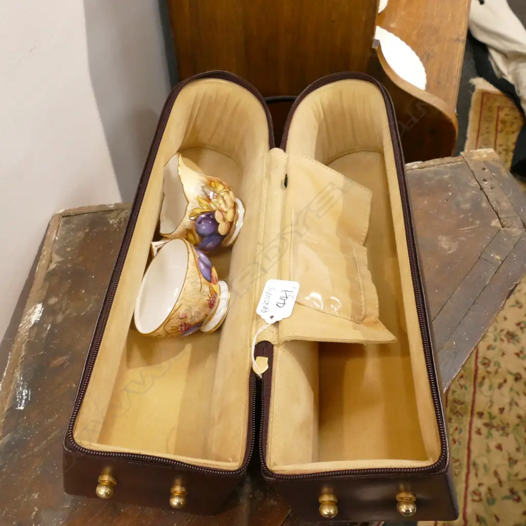 LEATHER DOUBLE WINE CARRIER AND AYNSLEY MILK AND SUGAR Image 1++