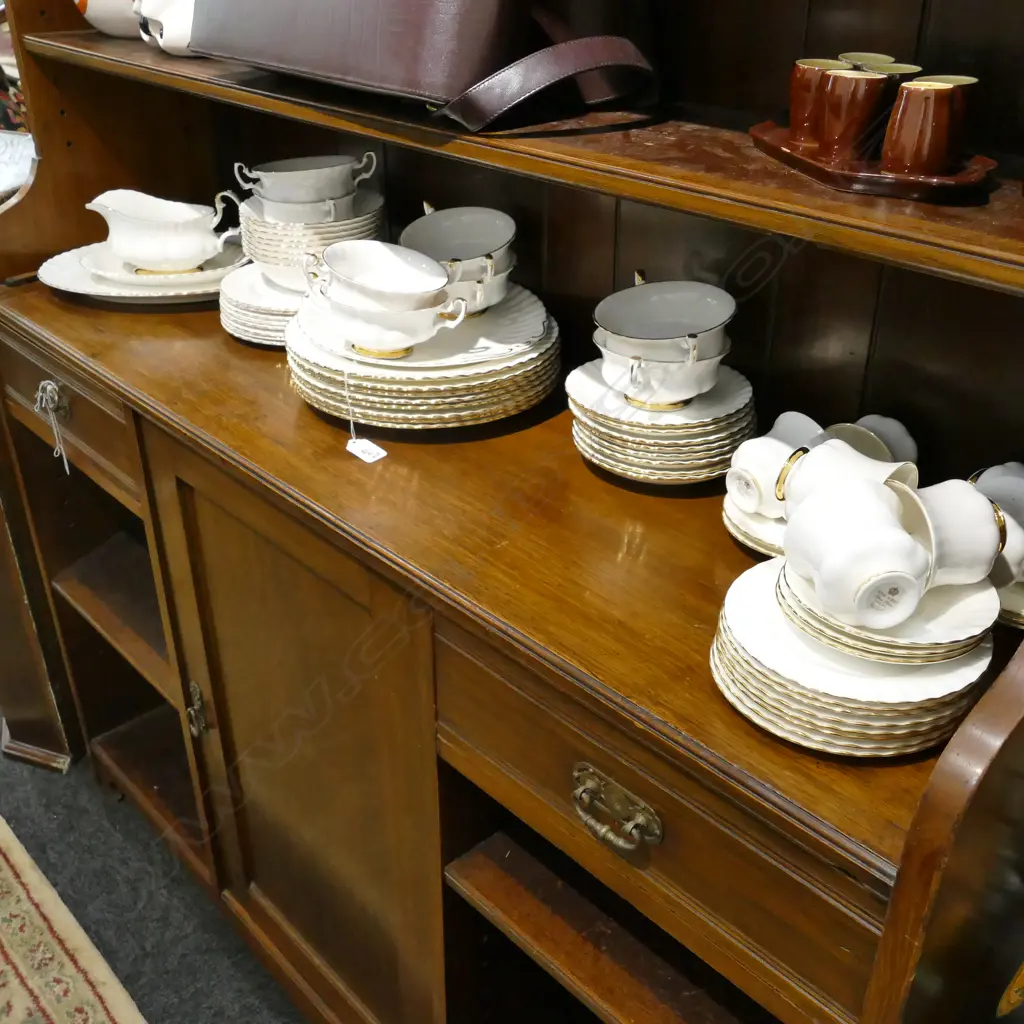 ROYAL ALBERT VAL DOR DINNER SERVICE Image 1++