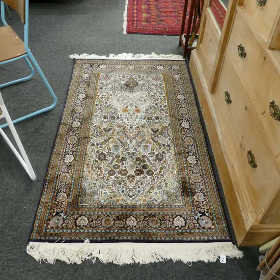 PERSIAN RUG 1.61 X 0.9M