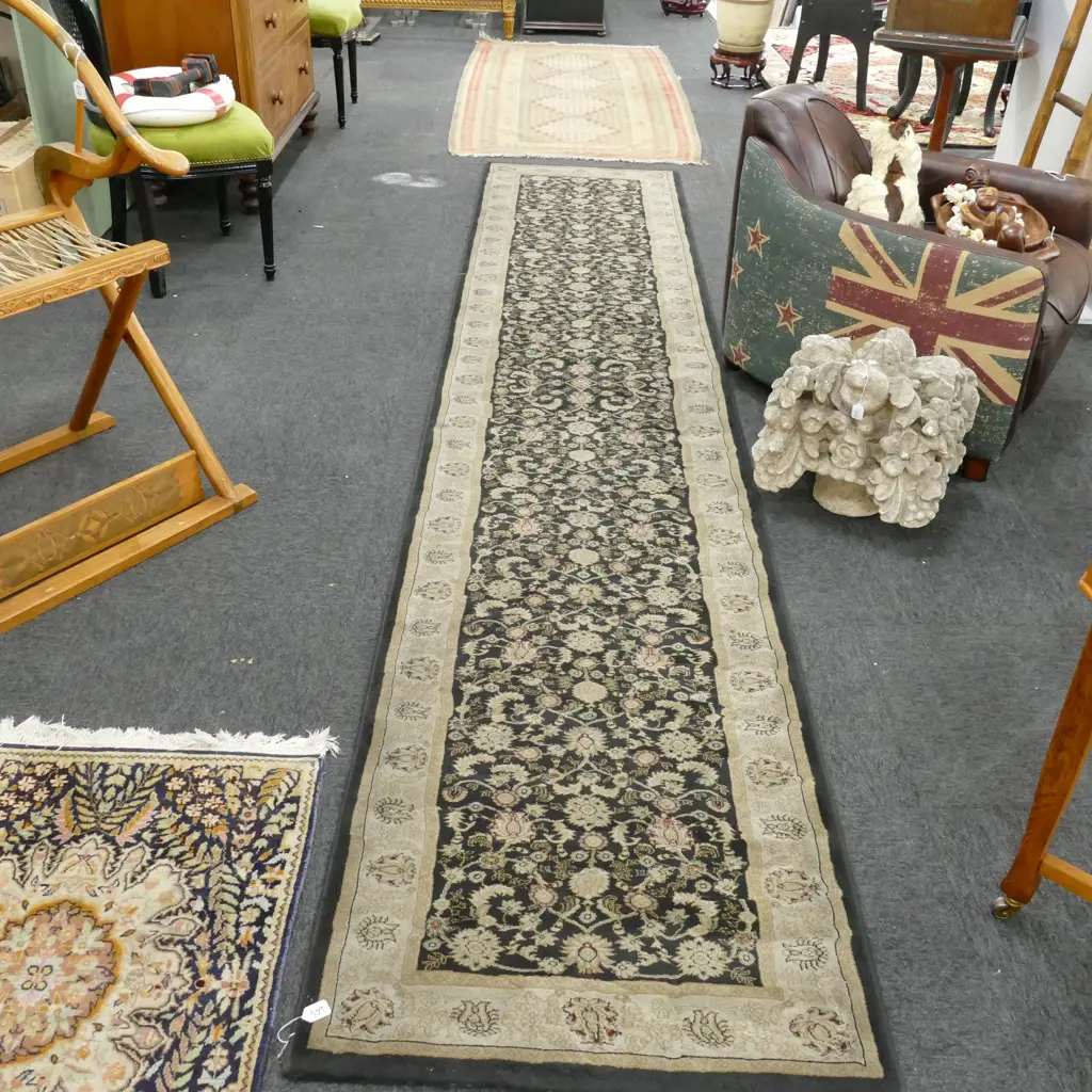 CONTEMPORARY MACHINE WOVEN BLACK RUNNER 800 X 4000 Image 1++