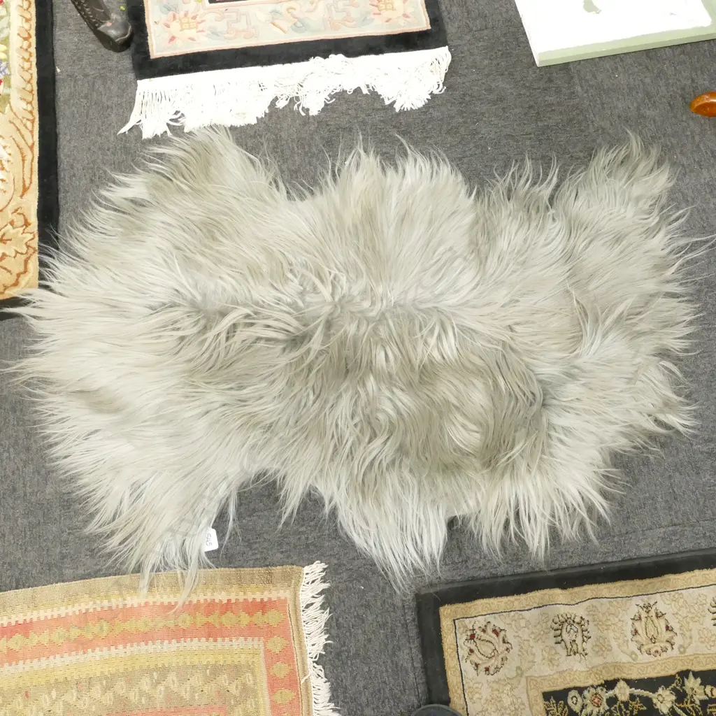 GREY MONGOLIAN GOAT HIDE 1M L Image 1++