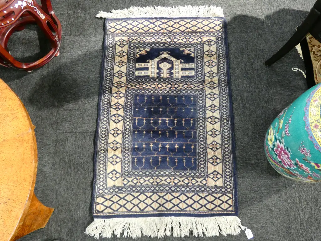 PRAYER MAT 0.97 X 0.61M Image 1++