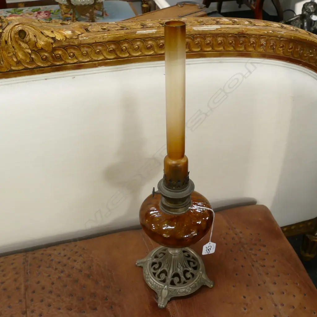 KEROSENE LAMP WITH CHIMNEY Image 1++