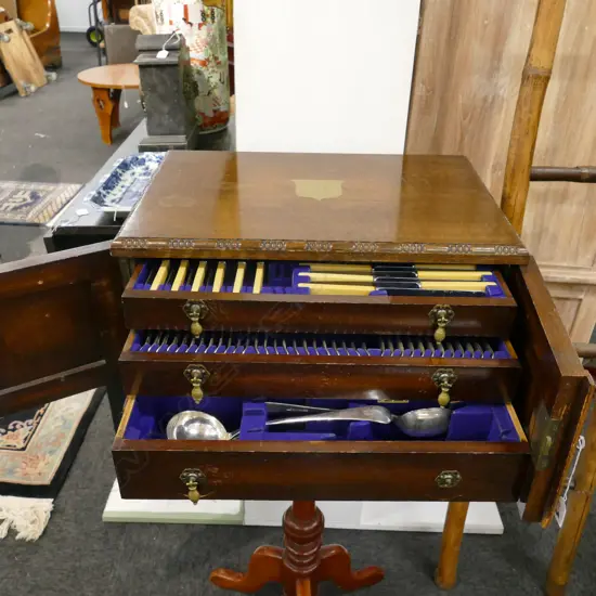 QUALITY EDWARDIAN WALKER AND HALL CUTLERY CANTEEN